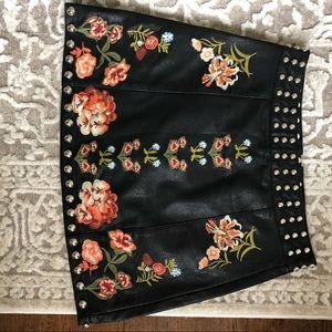 Faux leather floral print black skirt